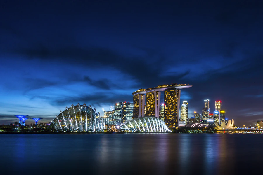 SGHarem Singapore Marina Bay scene image showing the city atmosphere and local social mood